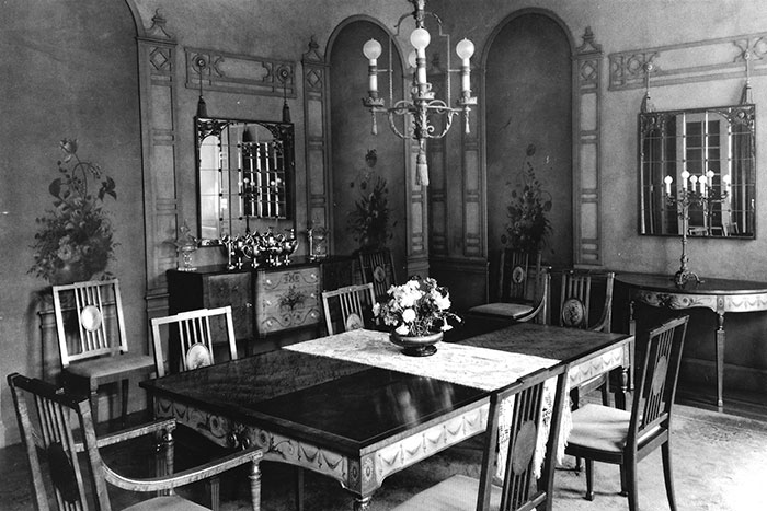 The mansion originally featured several dining rooms, including one large enough to seat up to 75 guests.